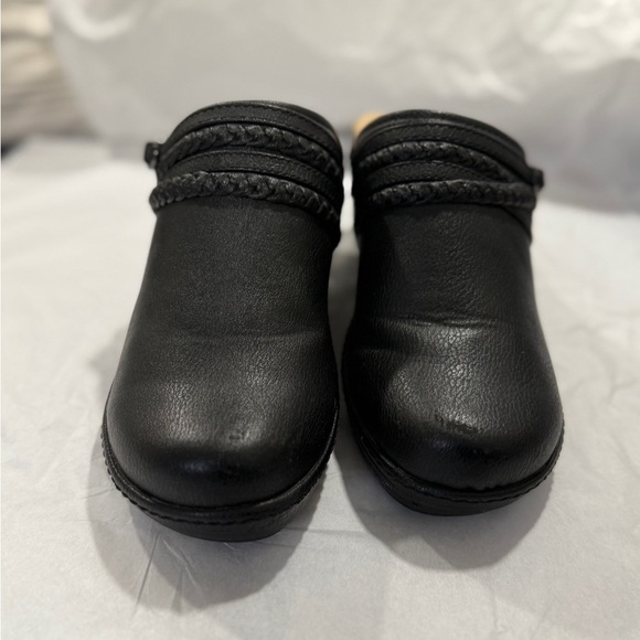 Black Women's Slip-On Shoes - Picture 2 of 2